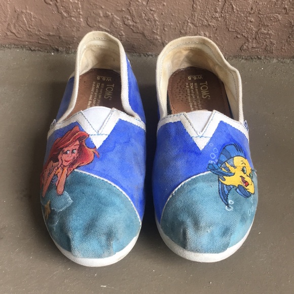 Toms Shoes - Women Toms Cartoon loafers shoes size 6.5